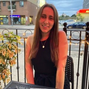 Meet your Posher, Claudia